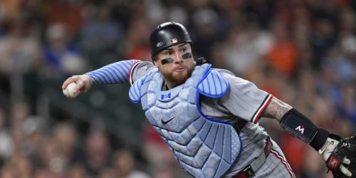 Astros bringing back Vázquez on Minors deal