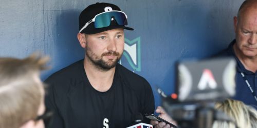 Raleigh, Mariners awaiting MRI results on catcher's right side discomfort