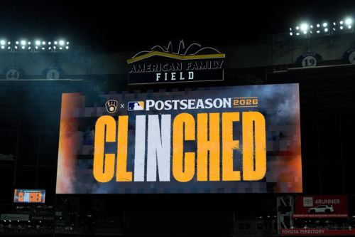 Brewers clinch NL Central title
