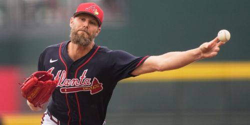 Sale agrees to one-year extension for $27 million, setting Braves record