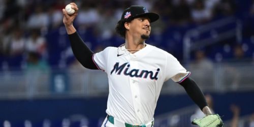 Hernández, Marsee homer to back Pérez's 5 effective frames in 40th home win