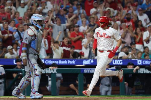 Giraffes can dance: Phillies 6, Marlins 4