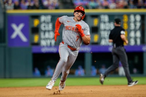 Reds’ Spencer Steer Leaves Game Due To Wrist Injury