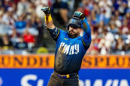 Kyle Schwarber plays small ball with four singles, go-ahead dash home: ‘I’ll take singles any day of the week’