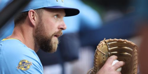 Hoskins, Guardians agree to Minor League deal (source)