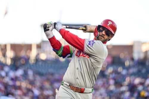 Big seventh inning gives Harper, Phillies comeback win at Oracle Park