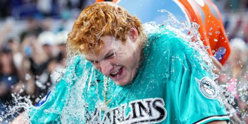 Walk-offs, all-teal jerseys in fashion as Marlins earn 1st 3-0 start since 2009