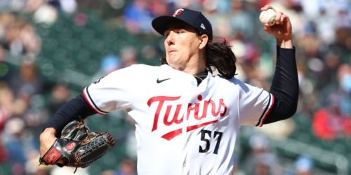 Funderburk back with Twins, 'overwhelmed' by support from fans