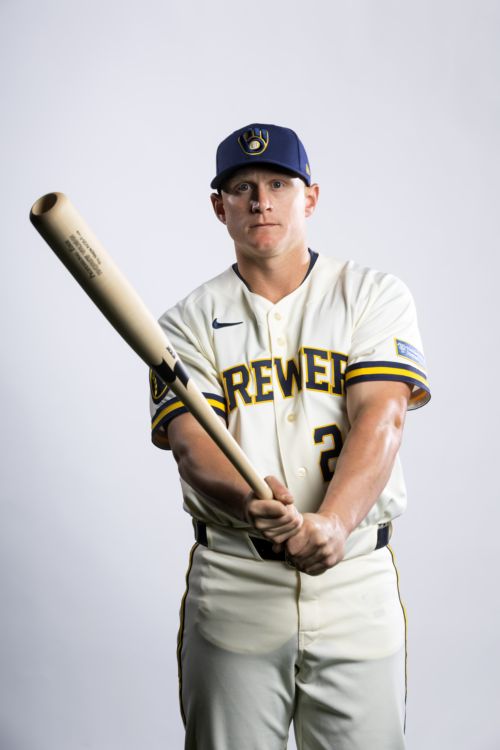 Brewers lose to Reds 9-7 despite hit parade