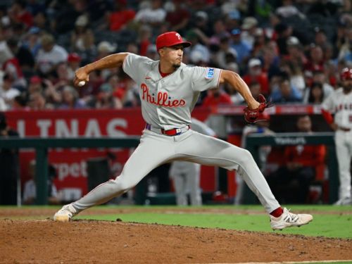 Rookie reliever shines as clutch pitching powers Phillies past D-Backs