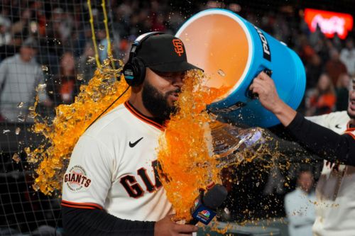 Heliot Ramos, Landen Roupp lead Giants to rout over Blue Jays