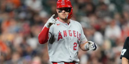 2 G, 2 HR, 2 W: Trout (3-for-4), Angels turn back clock