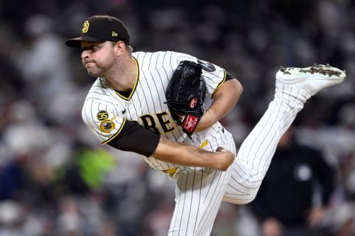 Padres eke out win on Machado homer, King gem