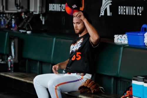 Giants pitchers struggle as Brewers win 8-2