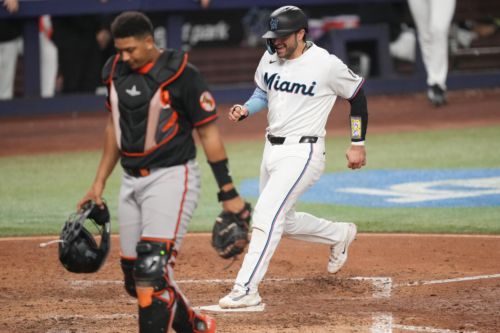 Marlins walk off Orioles on 9th-inning error in 4-3 loss