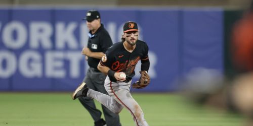Alexander picks up right where he left off in high-energy return from IL