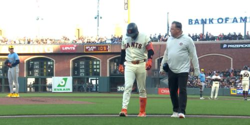 Schmitt leaves game with knee discomfort, will undergo MRI