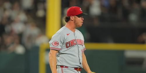 Pagán wins key 14-pitch battle, blesses Reds with win on Pope Hat night in Chicago