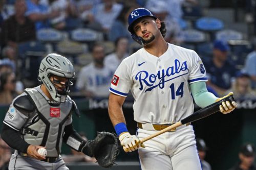 Royals bats remain cold as team drops third straight, 2-0