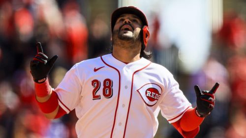 Eugenio Suárez takes big step toward return, but puts Reds in a tricky spot