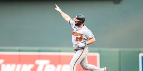 O's use three homers in first three innings to top Twins