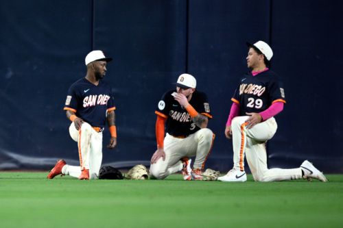 Padres turn into wrecking crew, score 26 runs in last three games