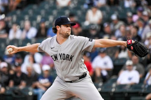Cole shines on mound, Yankees withstand late scare to defeat White Sox
