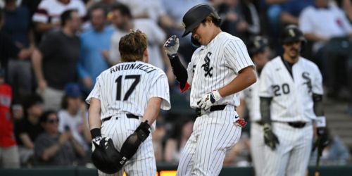 Murakami clubs 16th HR to end drought with a bang ... then hits 17th