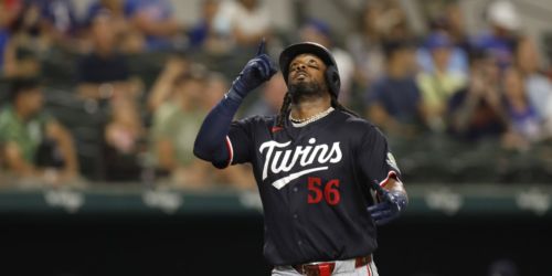 Bell enjoys homecoming with Texas-sized ambush in Twins' win