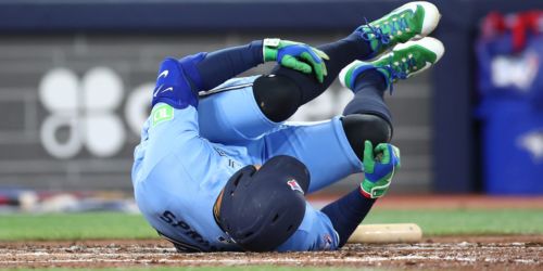 Springer undergoing CT scan after fracturing toe on foul
