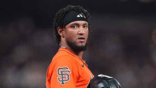 Young SF Giants outfielder has scary moment vs. Mariners but seems to be okay