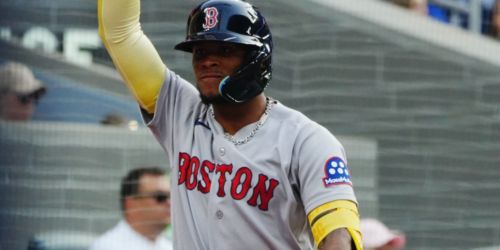 Rafaela stays raking with HR off Cease in Toronto