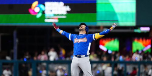 Suárez returns to Reds a Classic hero -- and gets right back to work