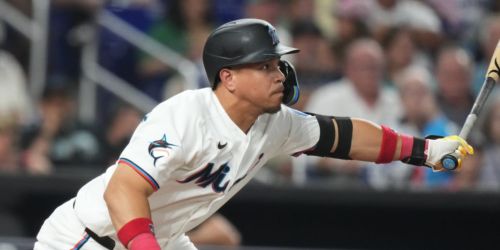 'Born to hit' Hernández becomes 3rd Marlins OF with 20 HRs since 2018