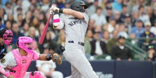 Jones rips RBI single for 1st career hit with mom on hand for Mother's Day