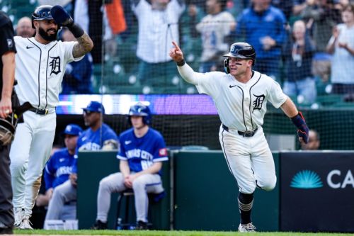 Royals lose a heartbreaker to Tigers, 10-9