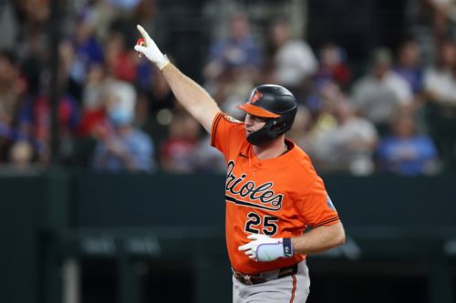 Orioles offense finally breaks out to avoid sweep by Rangers