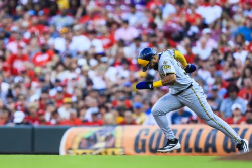 Brewers Designate Steward Berroa For Assignment