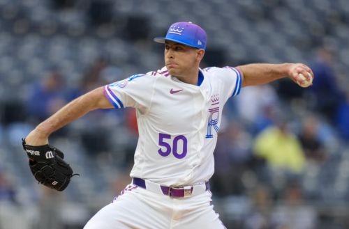 Royals repay White Sox with their own 2-0 victory