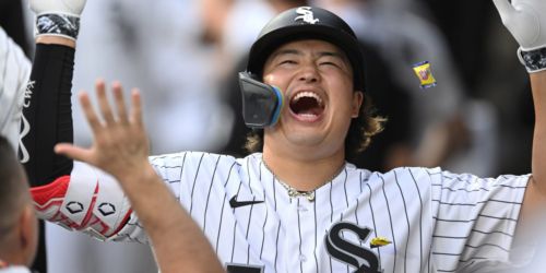 Mune gives Sox a 30-HR trio as showdown for club lead joins race for title